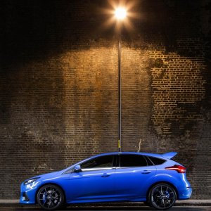 ford_focus_rs_moody_streetlight.jpg