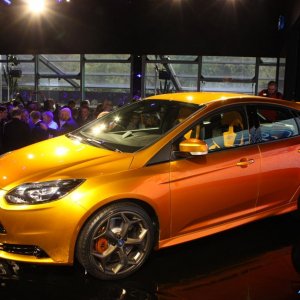 022-2012-ford-focus-st-debut.jpg