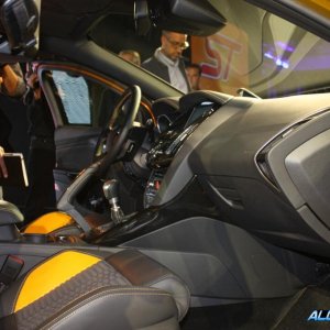 052-2012-ford-focus-st-debut.jpg