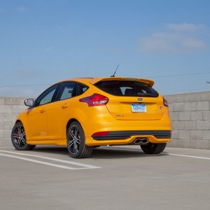 2015-Ford-Focus-ST-rear-three-quarters.jpg