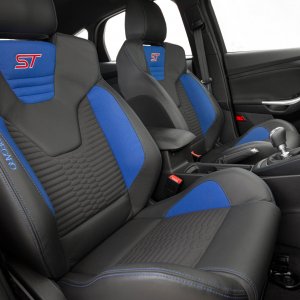 2015-Ford-Focus-ST-with-Mountune-Modifications-front-interior-seats.jpg