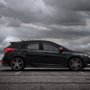 2015-Ford-Focus-ST-with-Mountune-Modifications-side.jpg