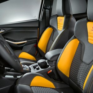 ford-Focus-ST-5-Door-interior.jpg