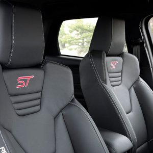 ford-Focus-ST-Wagon-interior.jpg