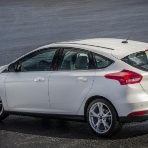 15fordfocus_28_hr.jpg