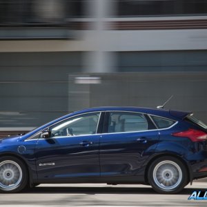 2016-Ford-Focus-BEV-104-876x535.jpg