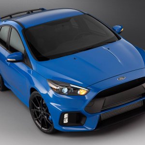 16FordFocusRS_02_HR.jpg