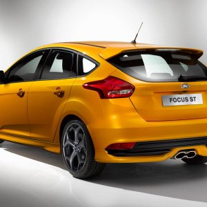 2015FocusST_02_MR.jpg