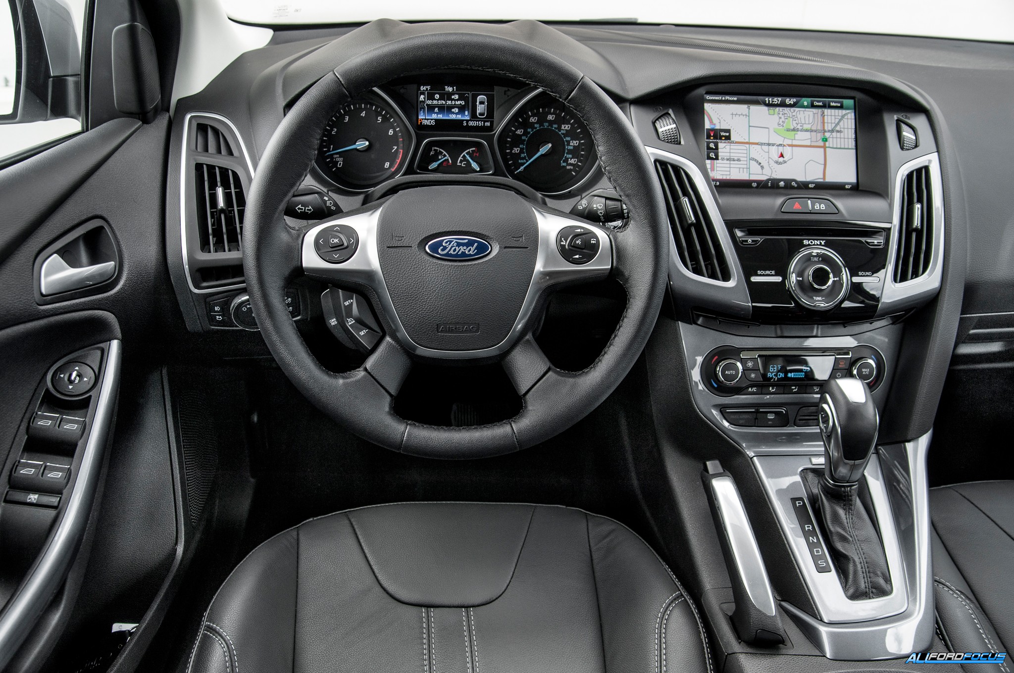 2014FordFocusTitaniumcockpit02.jpg Ford Focus Forum